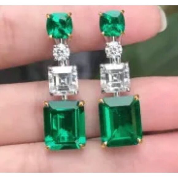 💚 Stunning new rhinestone & emerald glass triple CZ stone stud earrings 💚 - Picture 1 of 4
